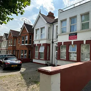 Malvern Guest House- Close To Beach, Train Station & Airport Southend-on-Sea
