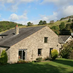 Scar Close Farmhouse Settle